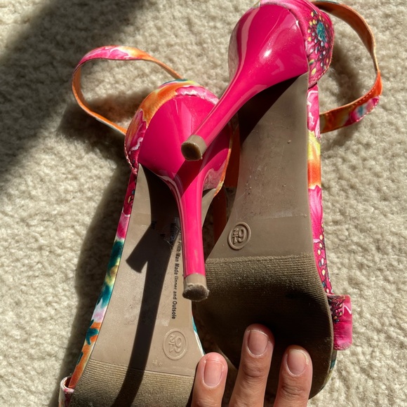 Gorgeous Mossimo floral heels sz 6.5 - Picture 4 of 6